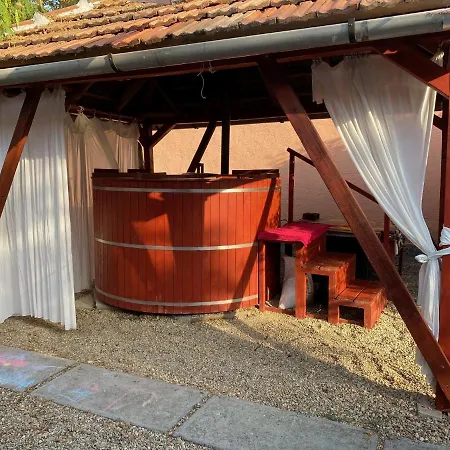 Arpad Nyaralohaz Tatil Evi *