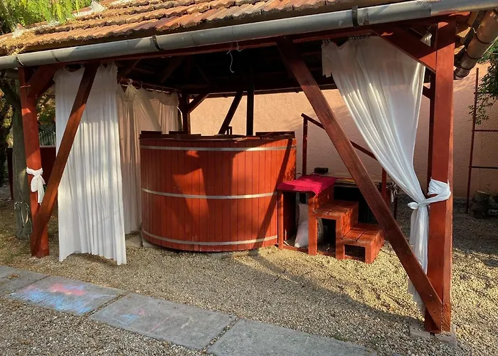 Arpad Nyaralohaz Tatil Evi *