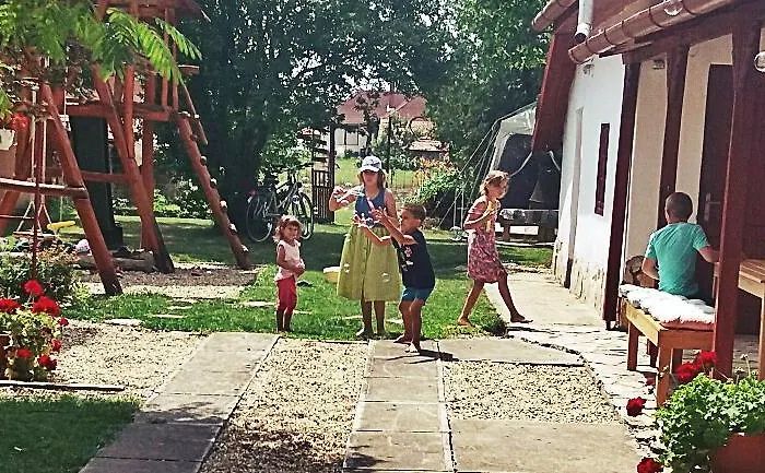 Arpad Nyaralohaz Tatil Evi *
